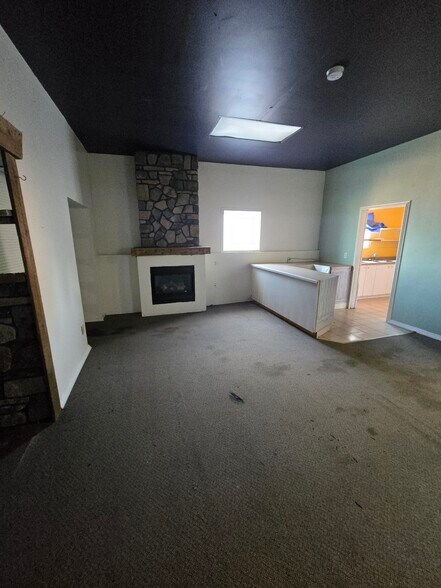 More Photos Of 75 Manitoba St, Bracebridge General Retail For Sale