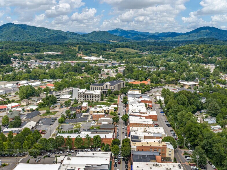 More Photos Of 101 N Main St, Waynesville General Retail For Sale
