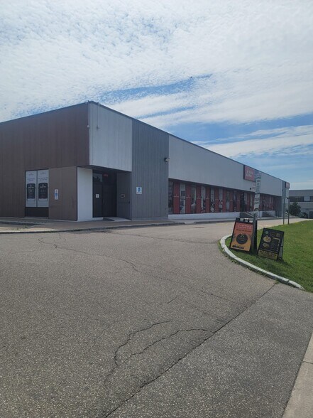 More Photos Of 1275 Morningside Ave, Toronto Warehouse For Lease