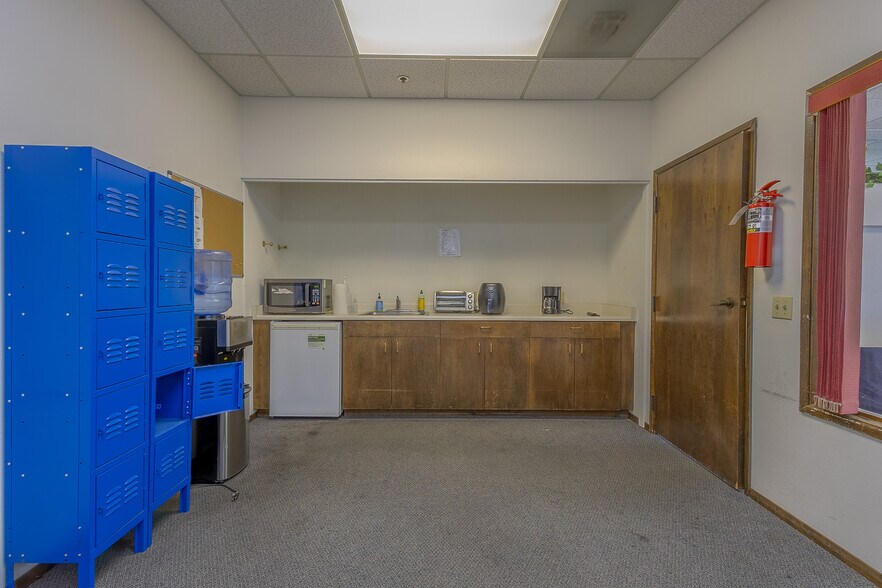 More Photos Of 481 Aaron St, Cotati Warehouse For Sale
