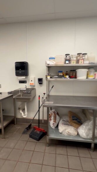 More Photos Of 4019 Red Bluff Rd, Pasadena Restaurant For Lease