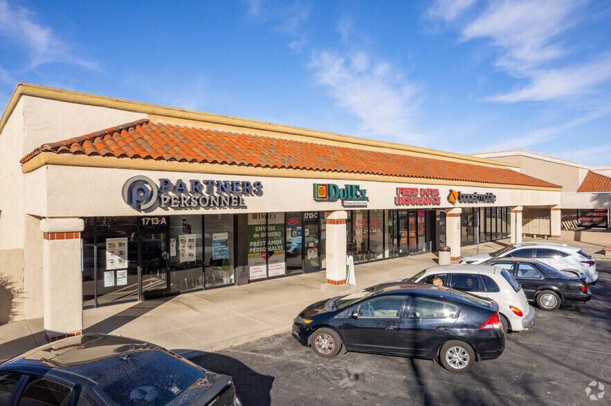 More Photos Of 1743 E Palmdale Blvd, Palmdale Department Store For Lease