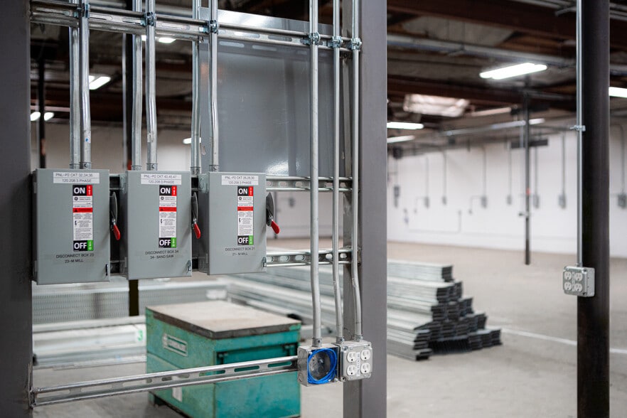 More Photos Of 13340 Raymer St, North Hollywood Manufacturing For Sale