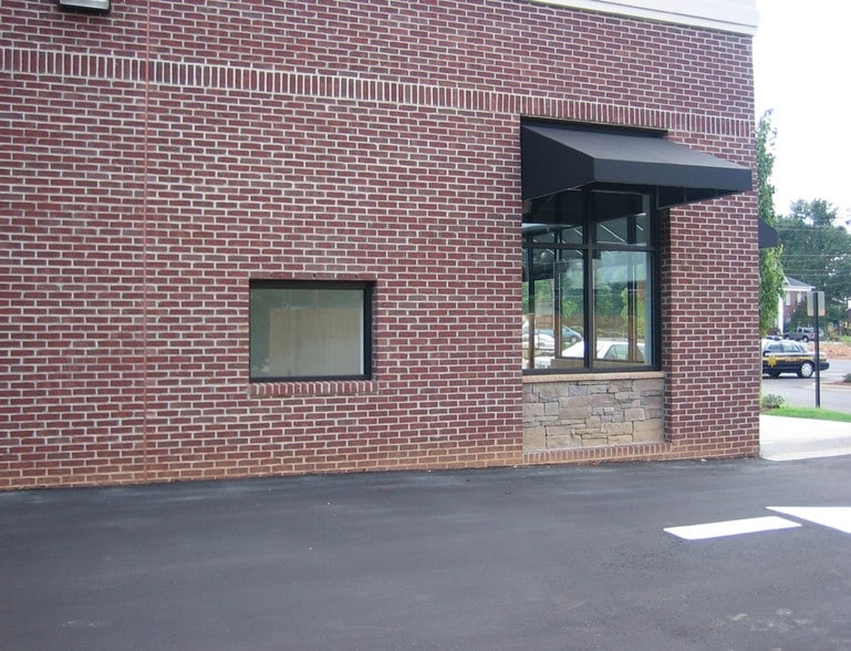 More Photos Of 15 Pelham Rd, Greenville General Retail For Lease