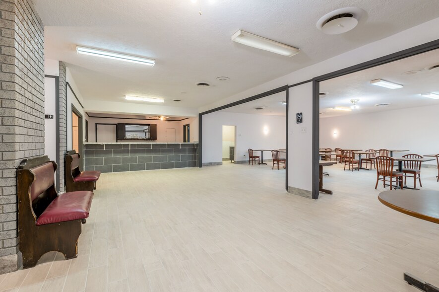 More Photos Of 1200 W Cameron Ave, Rockdale Hotel For Sale