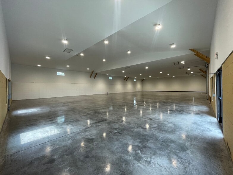 More Photos Of 975 Sawtooth Oak Cir, Harrisonburg Warehouse For Lease