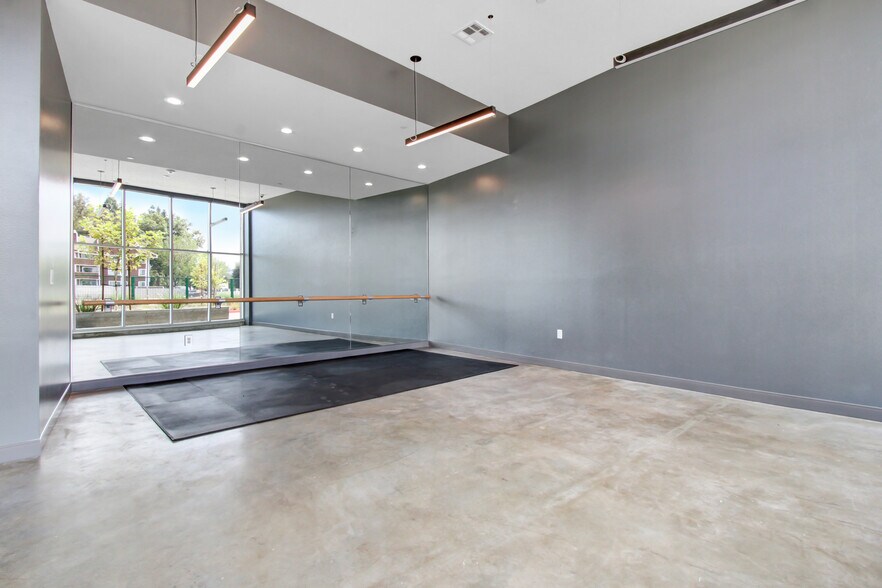 More Photos Of 6625 Reseda Blvd, Reseda Apartments For Lease