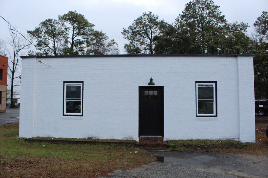 More Photos Of 3821 W Montague Ave, Charleston Flex For Sale