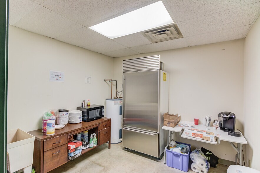 More Photos Of 3743 Old Flowery Branch Rd, Oakwood Warehouse For Lease