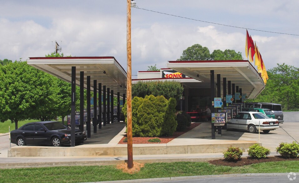 More Photos Of 3302 W Market St, Johnson City General Retail For Lease