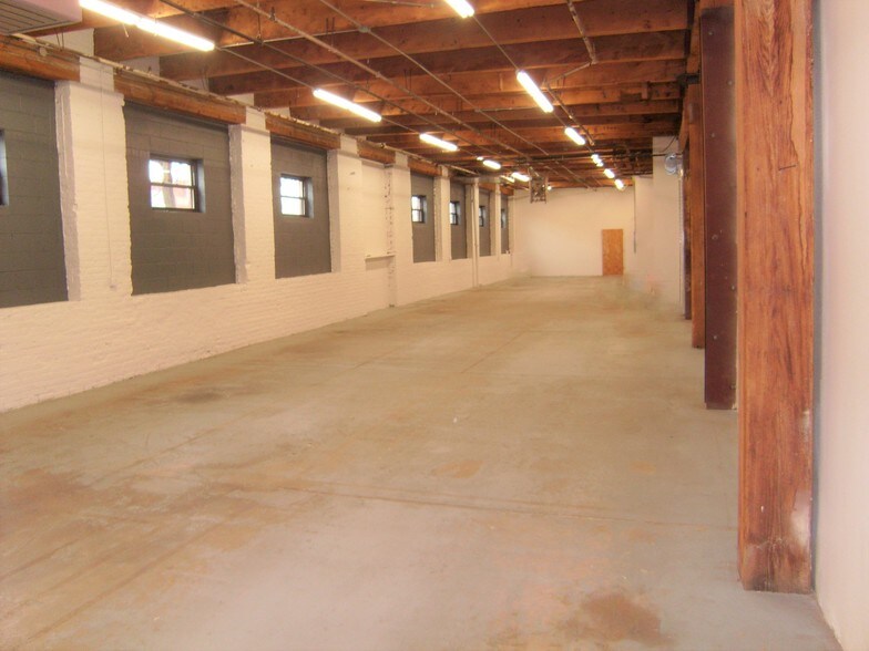 More Photos Of 2000 W Carroll Ave, Chicago Warehouse For Lease