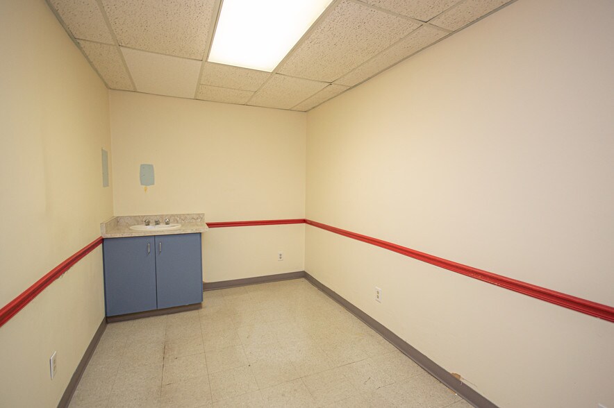 More Photos Of 13414 Medical Complex Dr, Tomball Medical For Lease