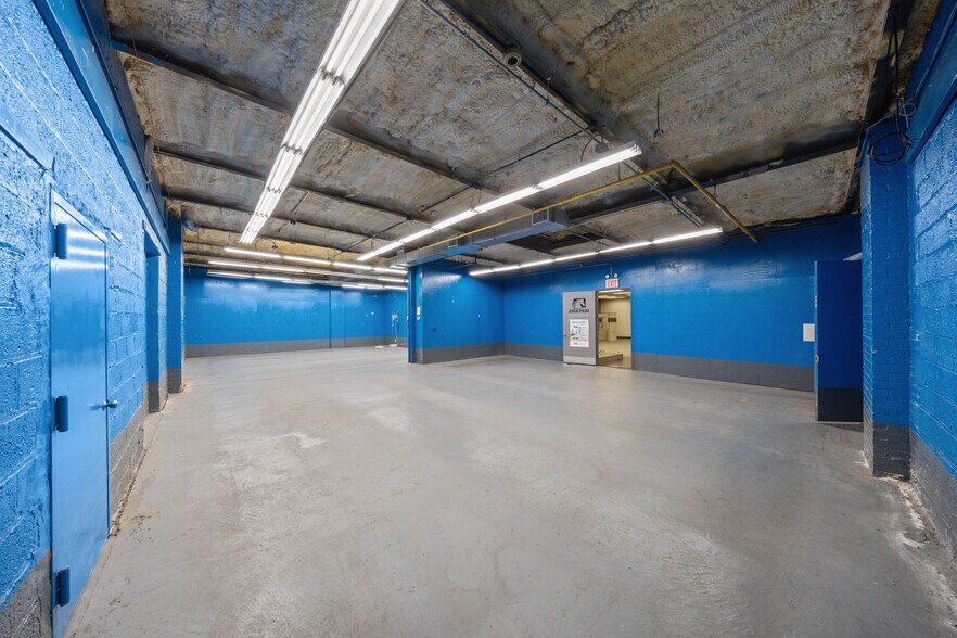 More Photos Of 91-26 Archer Ave, Jamaica Showroom For Lease
