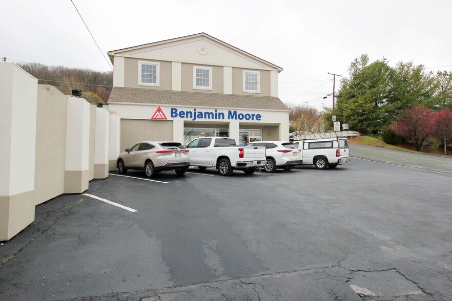 More Photos Of 902 Richmond Ave, Staunton General Retail For Sale