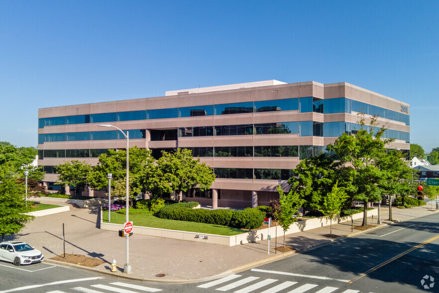 Primary Photo Of 2500 Wilson Blvd, Arlington Office For Lease