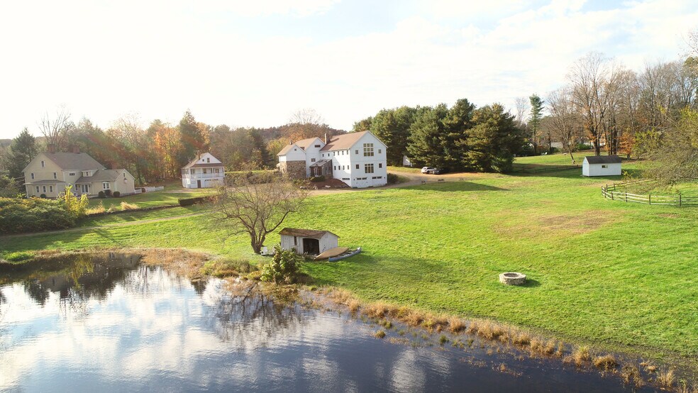 More Photos Of 557 Main St, Woodbury Specialty For Sale