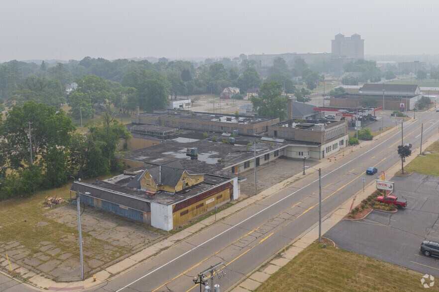 More Photos Of 450 W Michigan Ave, Battle Creek Storefront For Sale