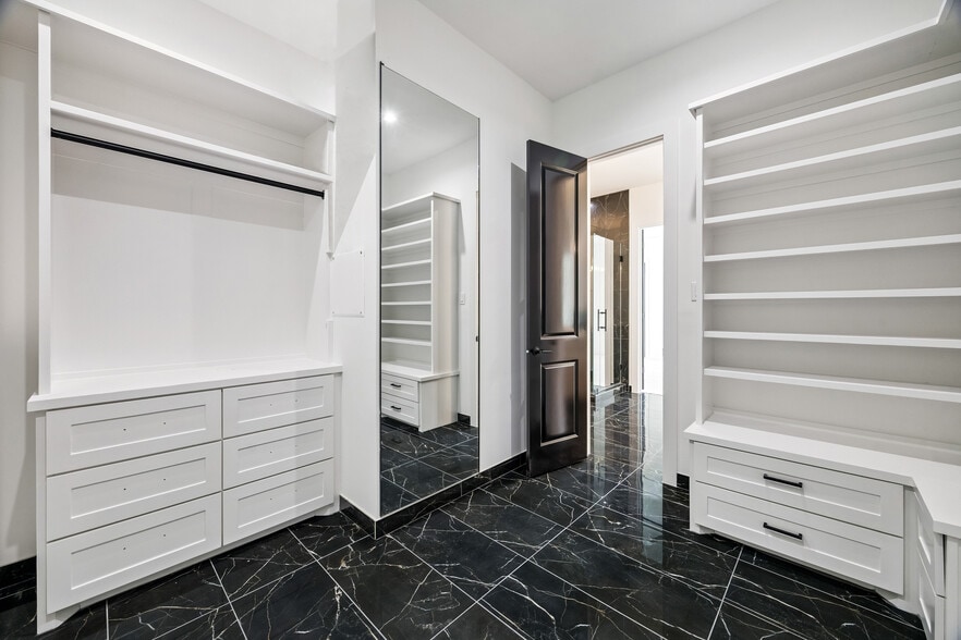 More Photos Of 4710 Sharon St, Houston Multifamily For Sale