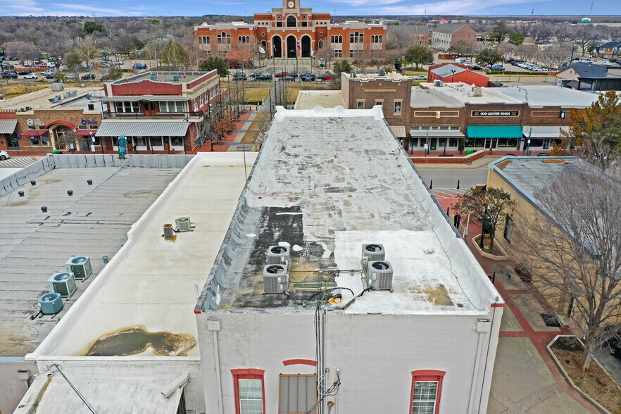 More Photos Of 150 W Main St, Lewisville Bar For Lease