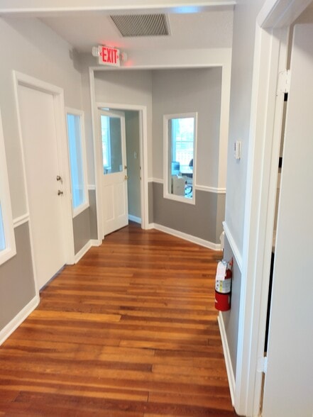 More Photos Of 106 E 5th Ave, Mount Dora Storefront Retail Office For Lease