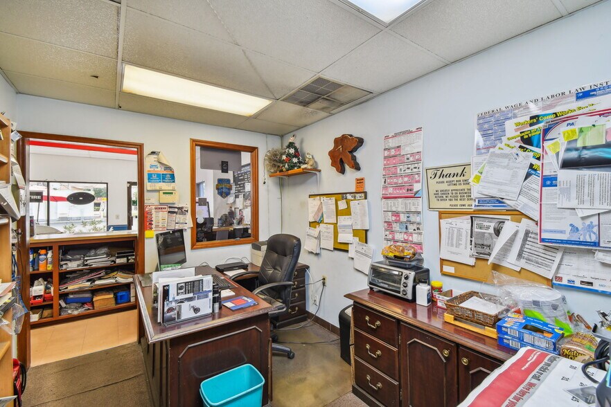 More Photos Of 2350 N Ponce De Leon Blvd, Saint Augustine Service Station For Sale