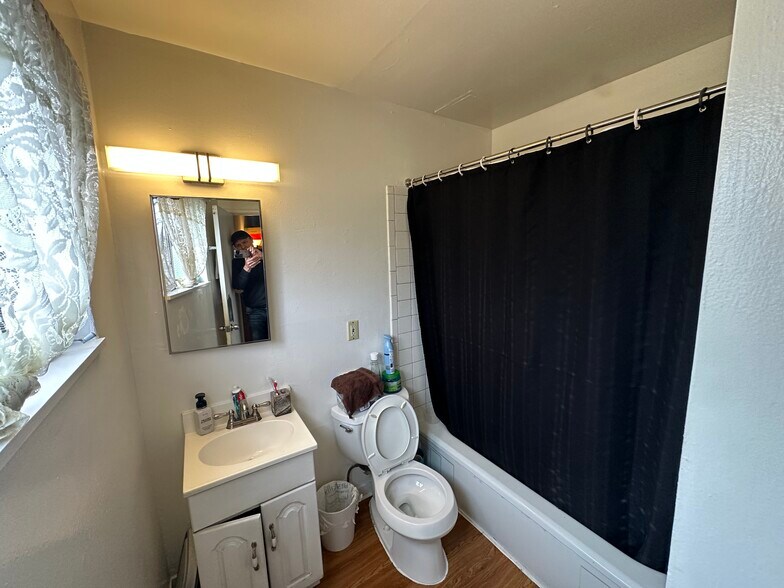 More Photos Of 2550 35th Ave, Oakland Apartments For Sale