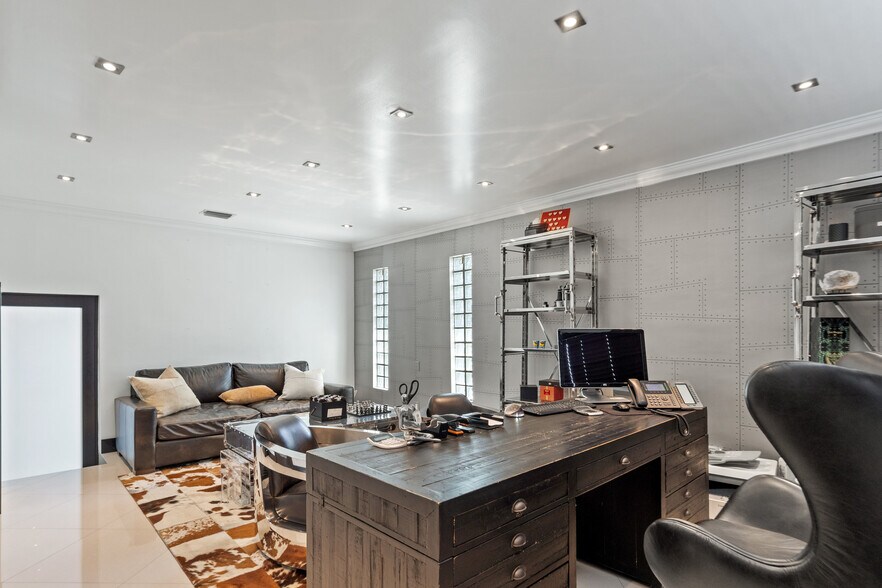 More Photos Of 16170 NE 11th Ct, Miami Office For Sale