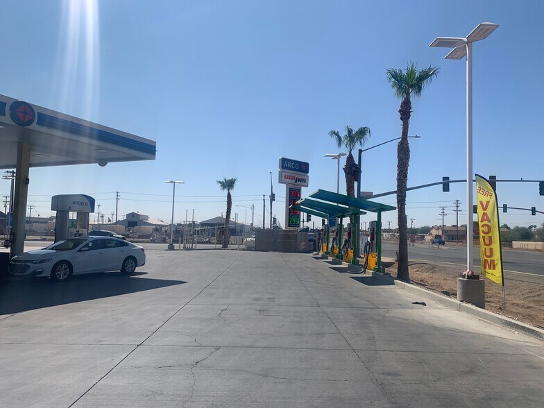 More Photos Of 205 E 15th St, Imperial Convenience Store For Sale
