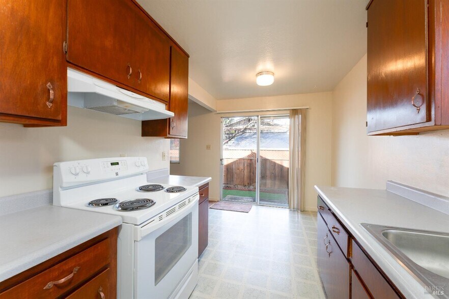 More Photos Of 649 Leslie St, Ukiah Apartments For Sale