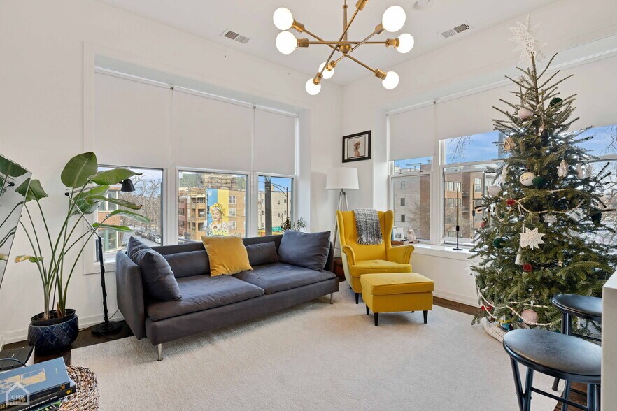 More Photos Of 2301 W Chicago Ave, Chicago Apartments For Sale