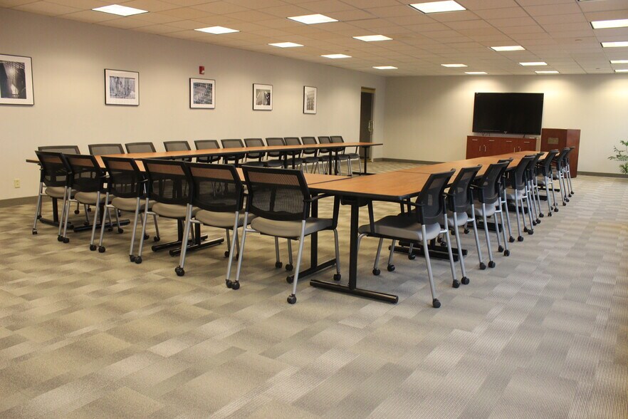 More Photos Of 462 S Fourth St, Louisville Office For Sale