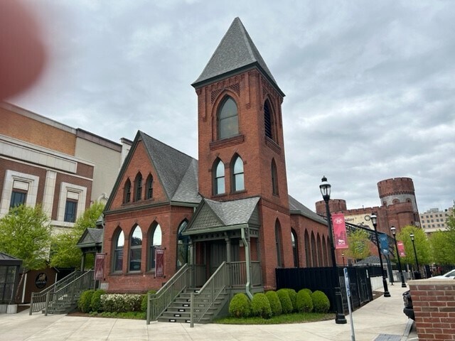 Primary Photo Of 1 Mgm Way, Springfield Fast Food For Lease