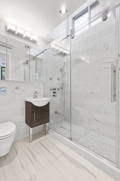 More Photos Of 141 E 17th St, New York Apartments For Sale