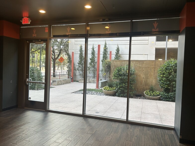 More Photos Of 1701 Payne St, Dallas Apartments For Lease