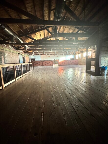 More Photos Of 112 E Cherokee Ave, Enid Manufacturing For Lease