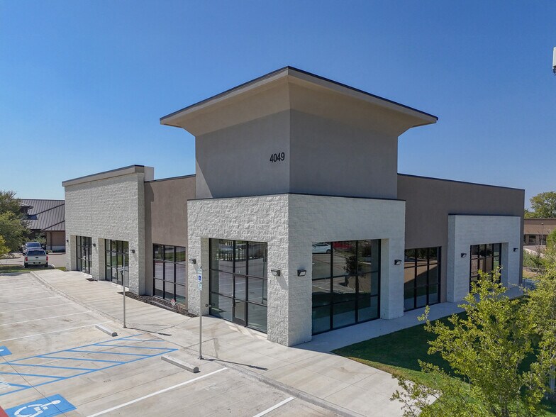 More Photos Of 4049 Huffines blvd, Carrollton Storefront Retail Office For Sale