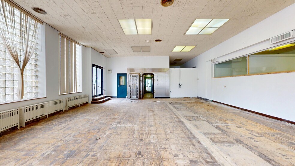 More Photos Of 152 Grant Ave, Vandergrift Storefront Retail Office For Lease