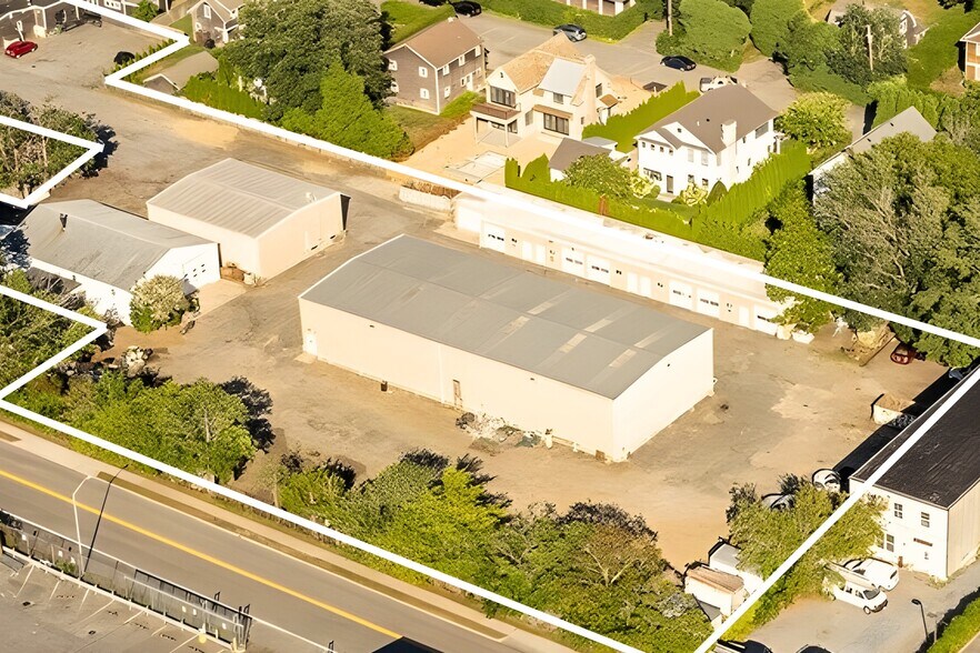 More Photos Of 9 Railroad Ave, East Hampton Convenience Store For Lease