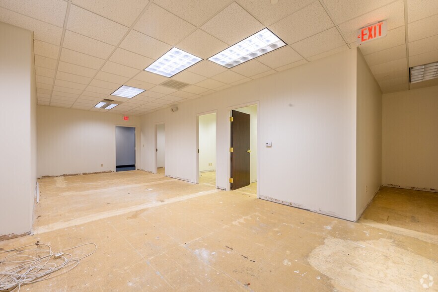 More Photos Of 603 Pilot House Dr, Newport News Office For Sale