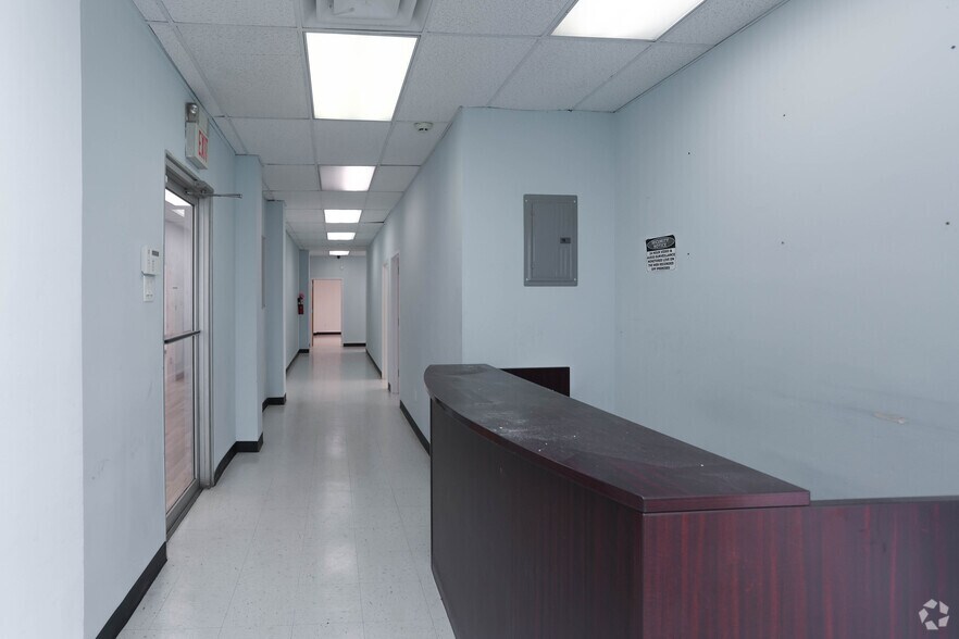 More Photos Of 91 N Franklin St, Hempstead Office For Sale