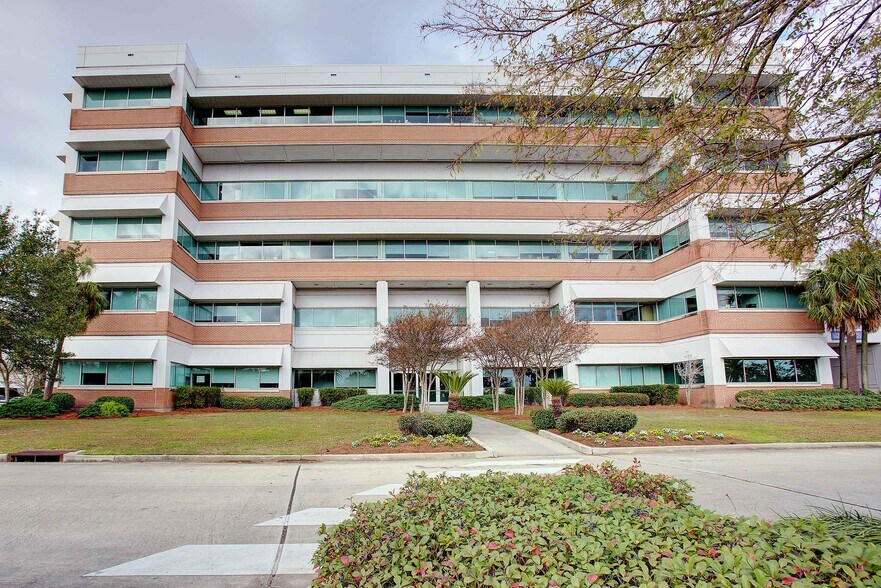 More Photos Of 2021 Lakeshore Dr, New Orleans Unknown For Lease