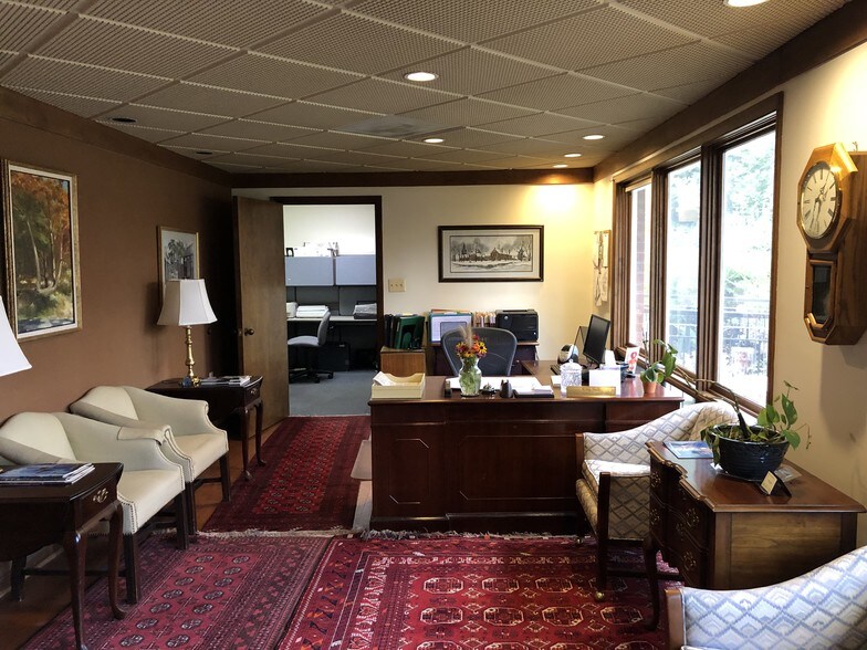 More Photos Of 10805 Main St, Fairfax Medical For Sale