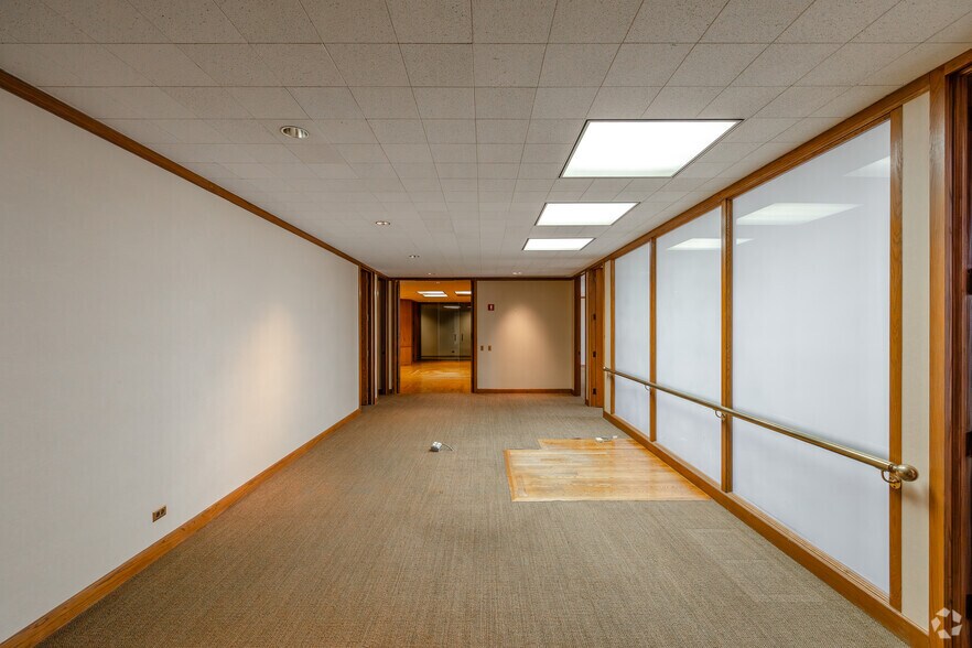 More Photos Of 100 N Broadway St, Wichita Office For Lease