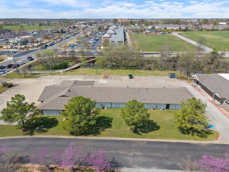 More Photos Of 2003 SE Walton Blvd, Bentonville Unknown For Lease