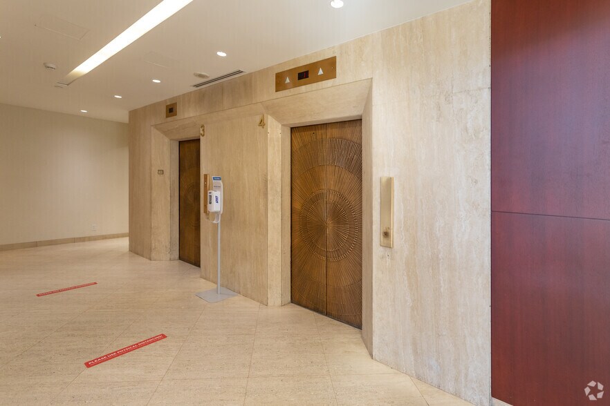 More Photos Of 601 W Broadway, Vancouver Unknown For Lease