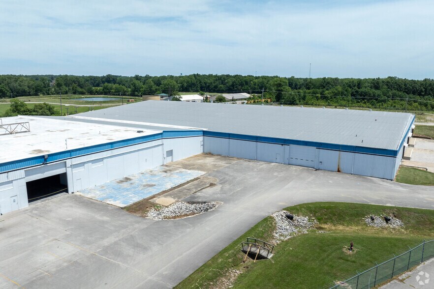 More Photos Of 325 12th St SE, Linton Manufacturing For Lease