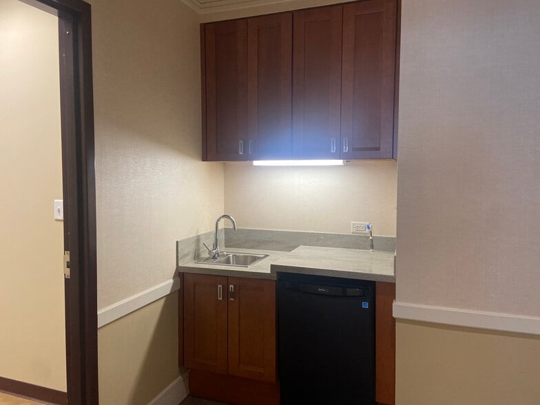 More Photos Of 10427 North St, Fairfax Office For Lease