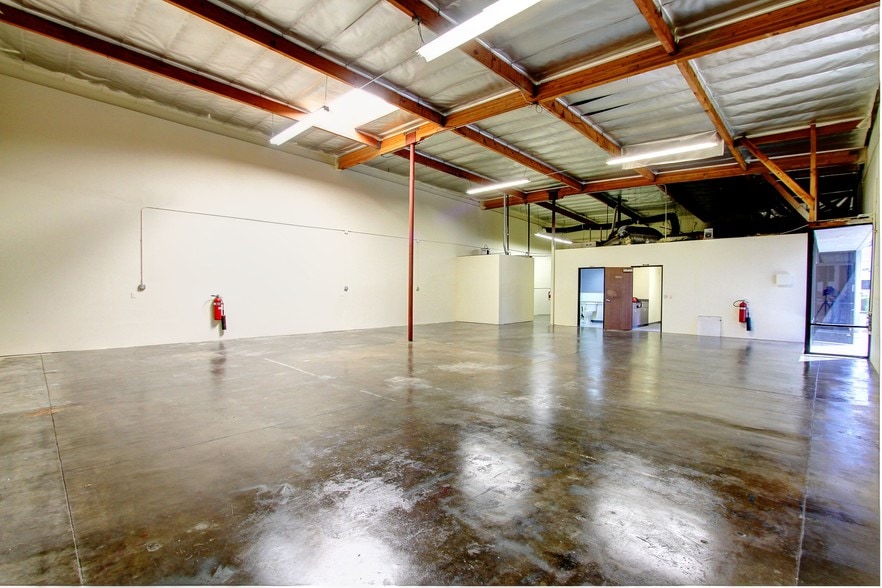 More Photos Of 1210 E Lexington Ave, Pomona Warehouse For Lease