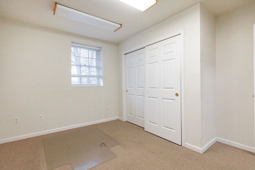 More Photos Of 72 Airport Dr, Wappingers Falls Manufacturing For Lease