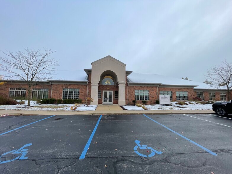 More Photos Of 1001 Chestnut Hills Pky, Fort Wayne Office For Lease